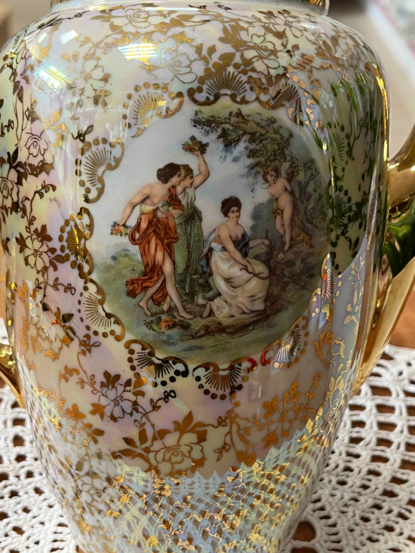 Чайник Wilgelm Jager Eisenberg GDR 1970гг. Фарфор с позолотой и деколью "Мадонна". Винтаж. Картинка 2